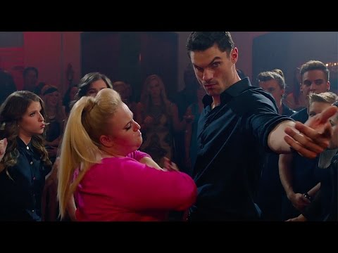 Pitch Perfect 2 / Extrait 1 "Le match d'impro: Hip-Hop des années 90" [Au cinéma le 22 juillet]