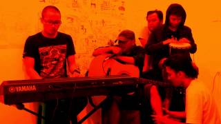 Pidi Baiq bersama The Panasdalam Bank - &quot;Dan Bandung&quot;