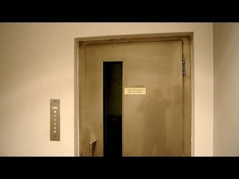 R.I.P! Amazing 1966 Jonas Myhre (Schlieren) traction elevator @ Storgata 74, Tromsø, Norway