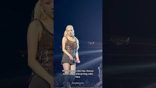 Download lagu rose forgot to dance while talking to fans #blackpink #rosé mp3 Download lagu rose forgot to dance while talking to fans #blackpink #rosé mp3