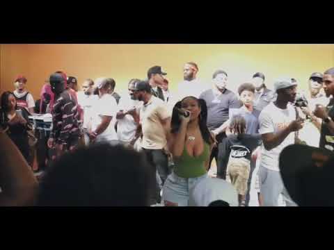 Elz Tay Ft Yung Tai - Back 2 Back Performance @Hot97