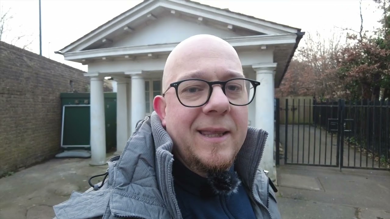 Walking Ealing Common & Gunnersbury Park, Ealing, London