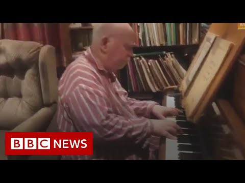 Composer with dementia hears piece for first time - BBC News