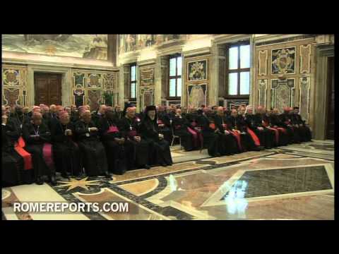 Benedicto XVI se reúne con los obispos veteranos que participaron en el Concilio 