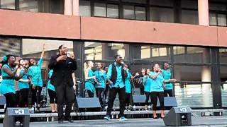 Evry University Gospel - Let our God arise PSALM 68 (Kurt Carr) - Concert à Evry 29-05-2012 4/16