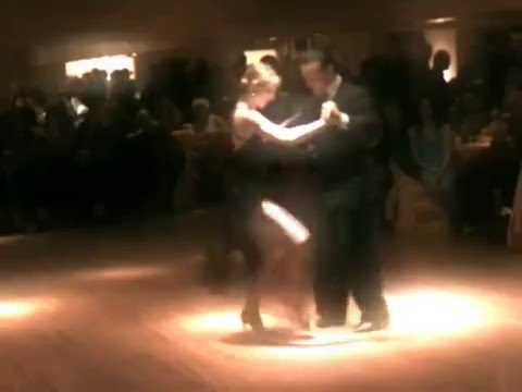  Alejandra Mantinan  and  Gabriel Missé  are  dancing  to  the  milonga  "  Reliquias Porteñas  "