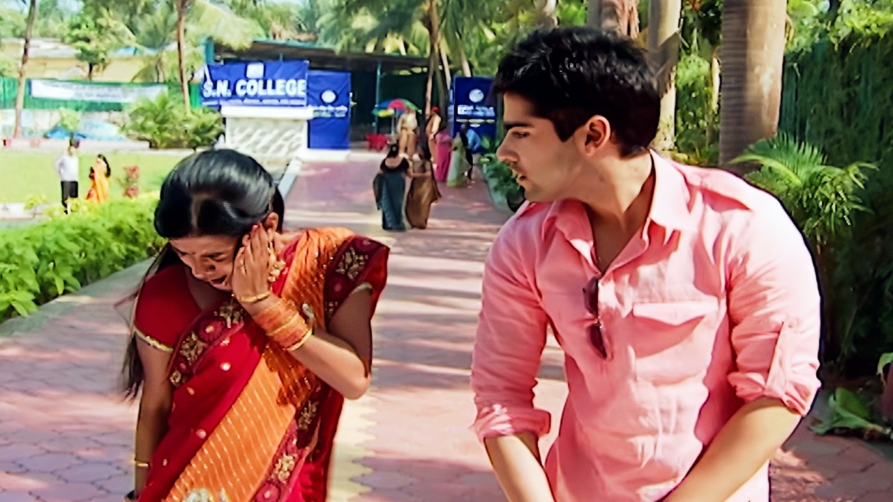 बीच रास्ते में Krishna को पड़ा तमाचा | Pinku Singh | Afsar Bitiya | Best Hindi Drama