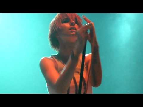 Paramore - Daydreaming - Komplex Zurich (Good Audio)
