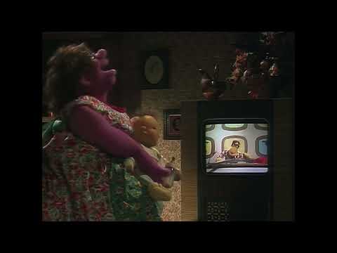 The Muppet Show - 408: Arlo Guthrie - News Flash: Bumper Crop (1979)