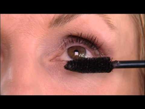 How to apply mascara in your 50's