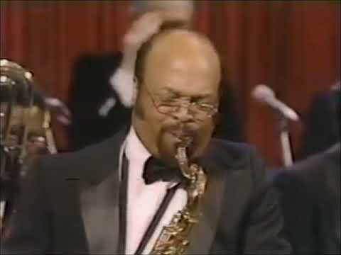 Red Holloway / Herman Riley (tenor sax) - Tenor Sax Battle -