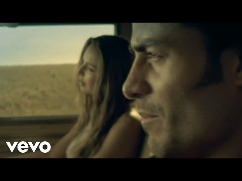 Chayanne - Sentada Aquí En Mi Alma (Vídeo Oficial)