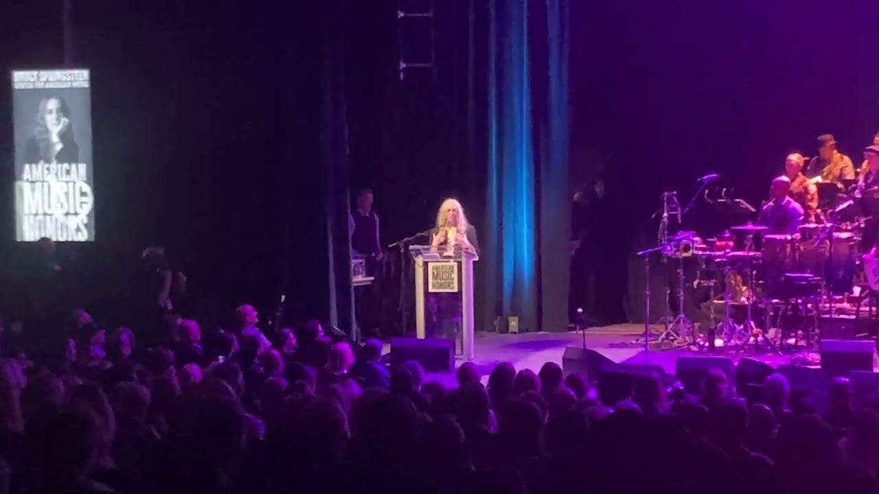Bruce Springsteen American Music Awards- Patti Smith induction and songs with Bruce - YouTube
