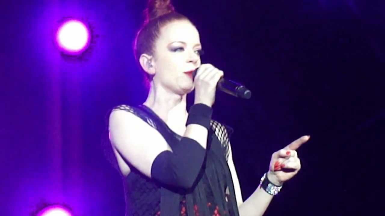 Shirley Manson gets angry - YouTube