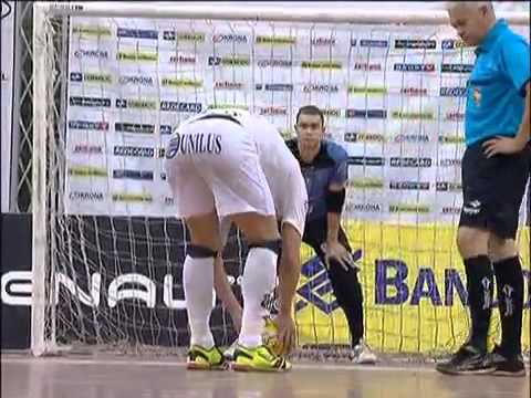 Os penaltis de Santos 3 (7) x (6) 2 Carlos Barbosa na final da Liga Futsal