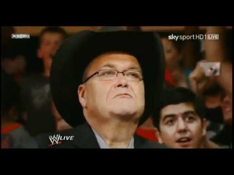 Look At Former Voice Of WWE Jim Ross's Face After Taking A Very Bad Spill