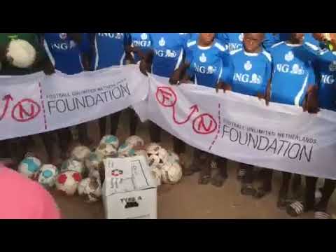 De 600 oude tenues van SO Soest hebben een prachtige bestemming gekregen in Gambia.