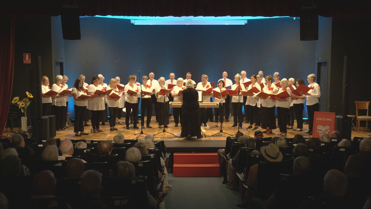El coro afincado en Manilva “Love To Sing” recaudó 635€ para Saint George