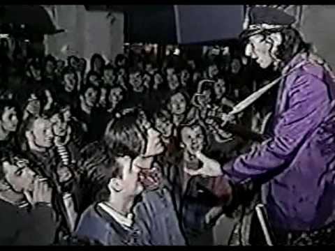 Johnny Thunders Confronts A Heckler