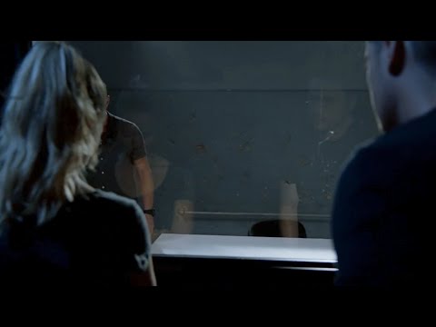 Chicago PD 10x01 (3) Upton and Halstead watch Voight interrogate a suspect
