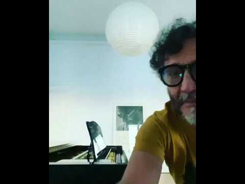 Polémica por el Tini Desk de Fito Páez