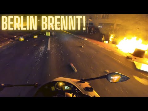 New Year's Eve in Berlin Neukölln on a motorcycle! | 22/23/24 Highlights!