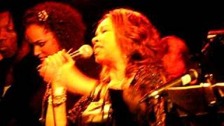Candi Staton sings Breaking Down Slow
