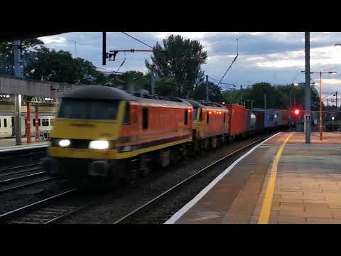 90008/90043 4m11 Coatbridge - Crewe liner, 1st June 2022