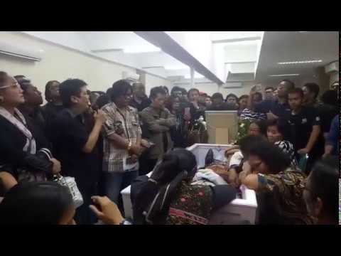 Andi Situmorang Lantunkan "Bulu Sihabuluan" Berangkatkan Artis Batak Alm Darwis Sitohang