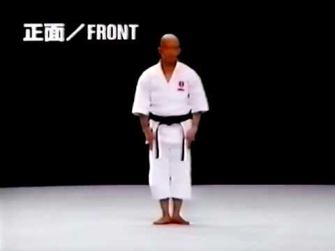 Tsuguo Sakumoto sensei. 8 Dan Ryuei-ryu karate. Kata.