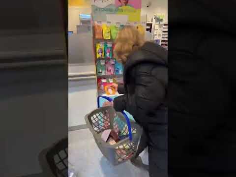 Emma darf in 1:30 Min alles im dm kaufen was sie möchte 🛍️ #schminke #beauty