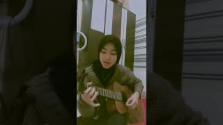 Download lagu Story Wanita cantik main gitar sambil nyanyi #Story #Wanita #Maingitar mp3
