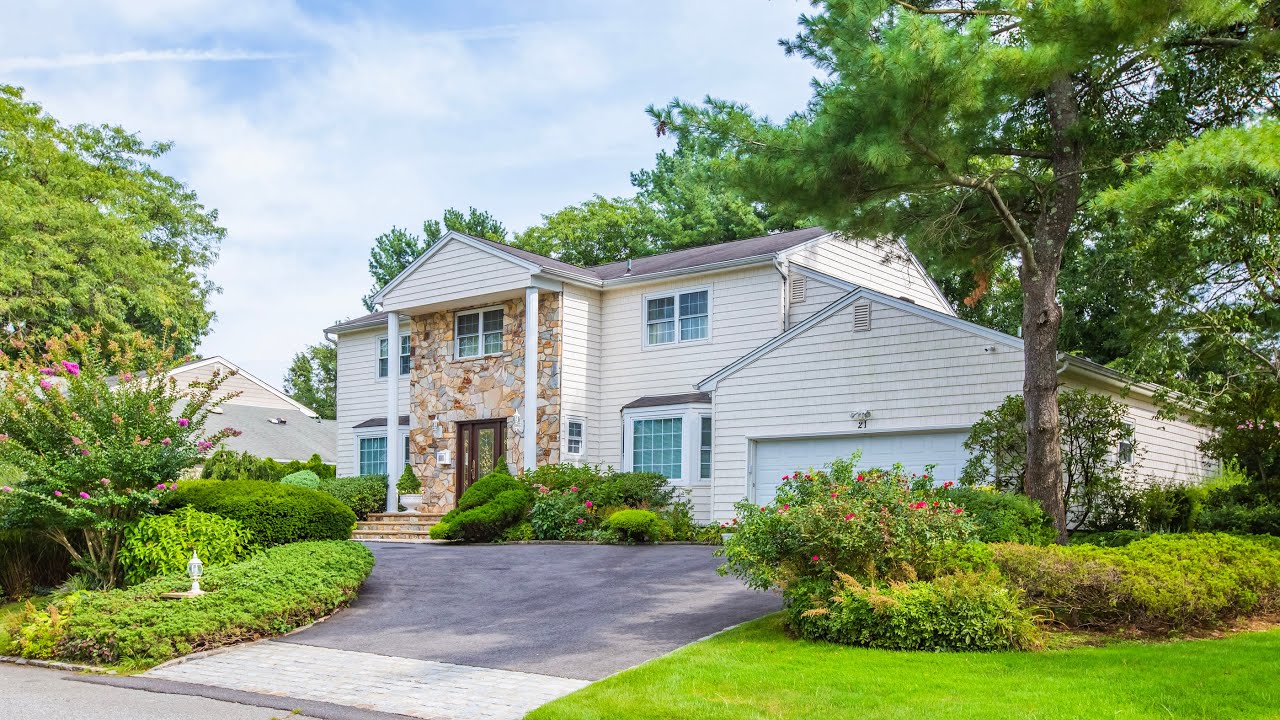 21 Estates Dr, Roslyn, NY 11576
