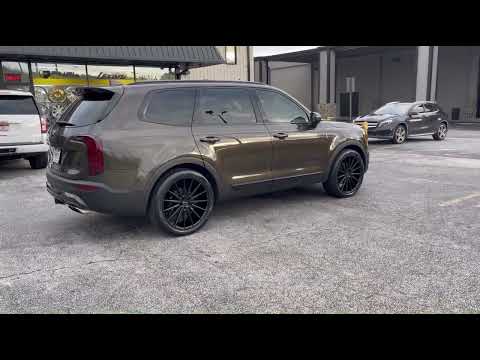 Kia Telluride mounted on 22” Gianelle Verdi wheels.