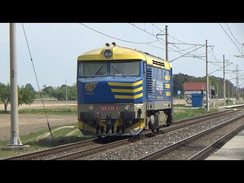 Berta AŽD 749.039 na průjezdu zastávkou Stratov 23.4.2024