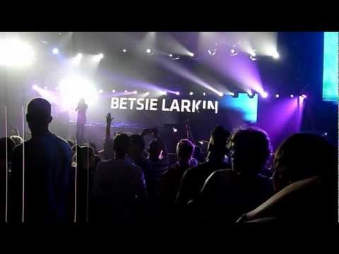 Lange feat. Betsie Larkin @ Sziget festival 2012 pt1.