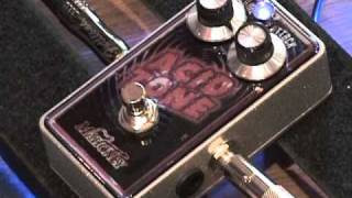 Video thumbnail for Mahoney Acid Tone fuzz guitar effects pedal demo by gearmanndude