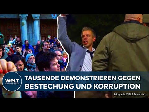 UNGARN: Tausende demonstrieren - Viktor Orban will neue Partei gründen