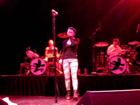 Robyn - With Every Heartbeat (Live at House of Blues Boston 2010)