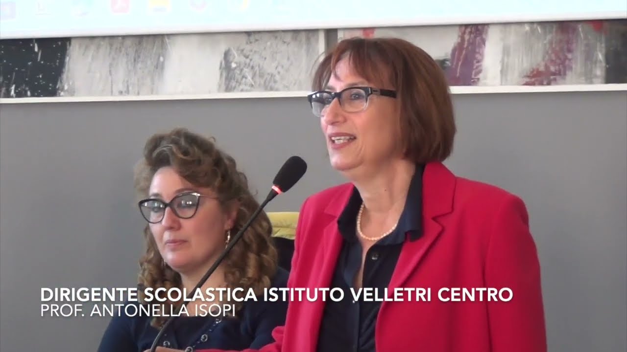 Velletri, alla scuola Marcelli inaugurata la panchina gialla per la Giornata della Donna