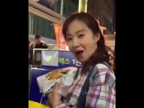 SNSD Yuri shared her food with fans