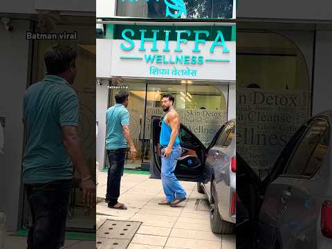 Tiger shroff clicked in bandra #shorts #tigershroff #trendingreels #baaghi4 #ytshort #youtubeshorts