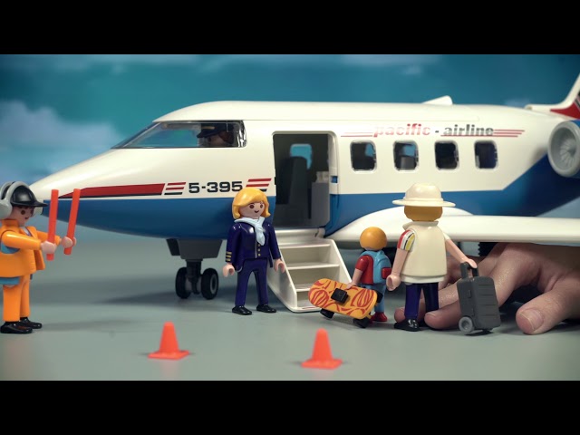 Vídeo relacionado con PLAYMOBIL City Action 71153 Aeropuerto con avión, Incluye avión de Juguete con Techo Desmontable, Juguetes para niños a Partir de 4 años