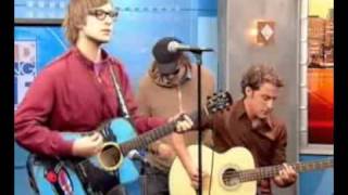 People In Planes -  on cdn necn Mayday (M´aidez)