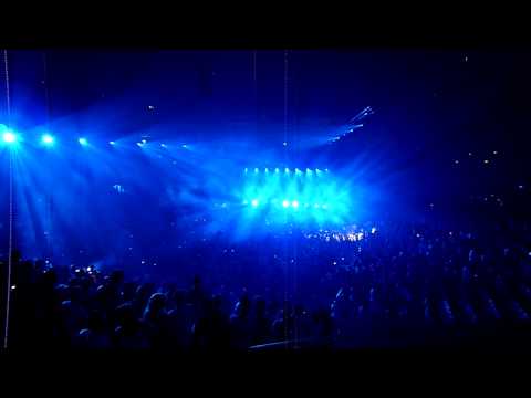 Tiesto ft. Emily Haines  Knock You Out (Original Mix) Live at Melbourne Hisense Arena 6th Feb 2010