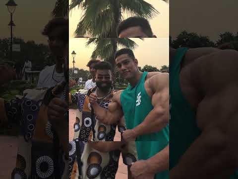 Shirtless Bodybuilder in Public😱 | crazy reaction #reactionvideo #fitness  #entertainment