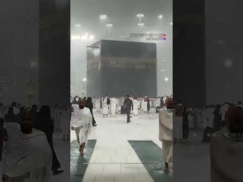 Heavy rain falls over the Kaaba in Mecca