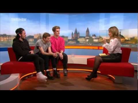 NYLONS LEGS HEELS Patricia Kuell LEATHER SKIRT Landesschau-20-03-13 LEDERROCK BEINE STRUMPFHOSE