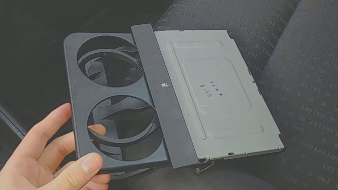 Uchwyt na kubki i mieszek gałki zmiany biegów - Golf IV [1]