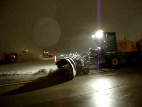 020713 SNOW MM01424 (TEAM IN UNISON)